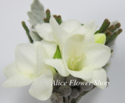 白色石斛蘭胸花