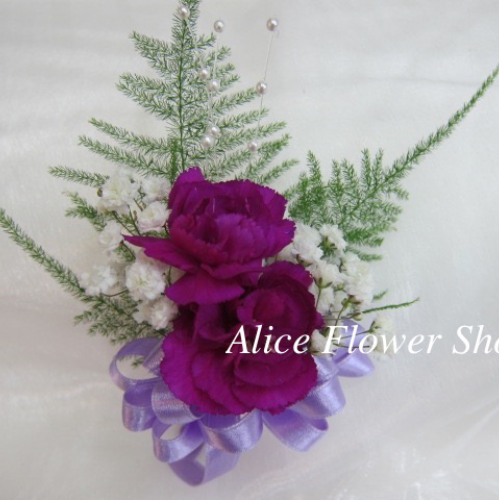 紫色母親康乃馨胸花